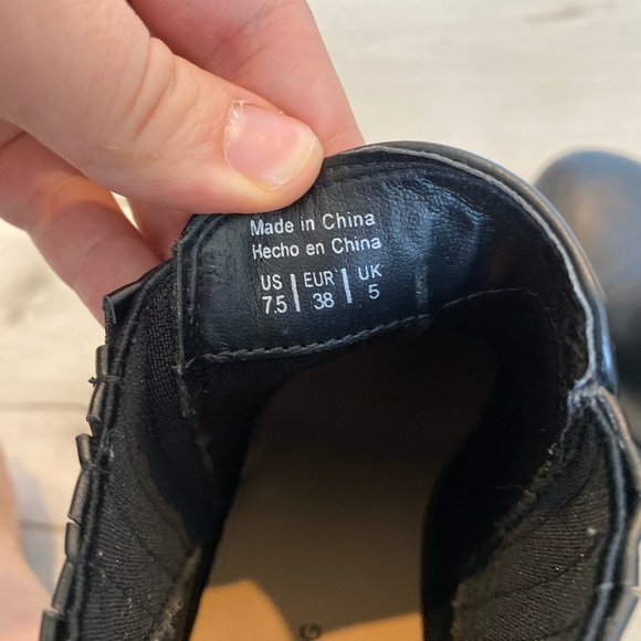 Black Boots - Picture 3 of 4